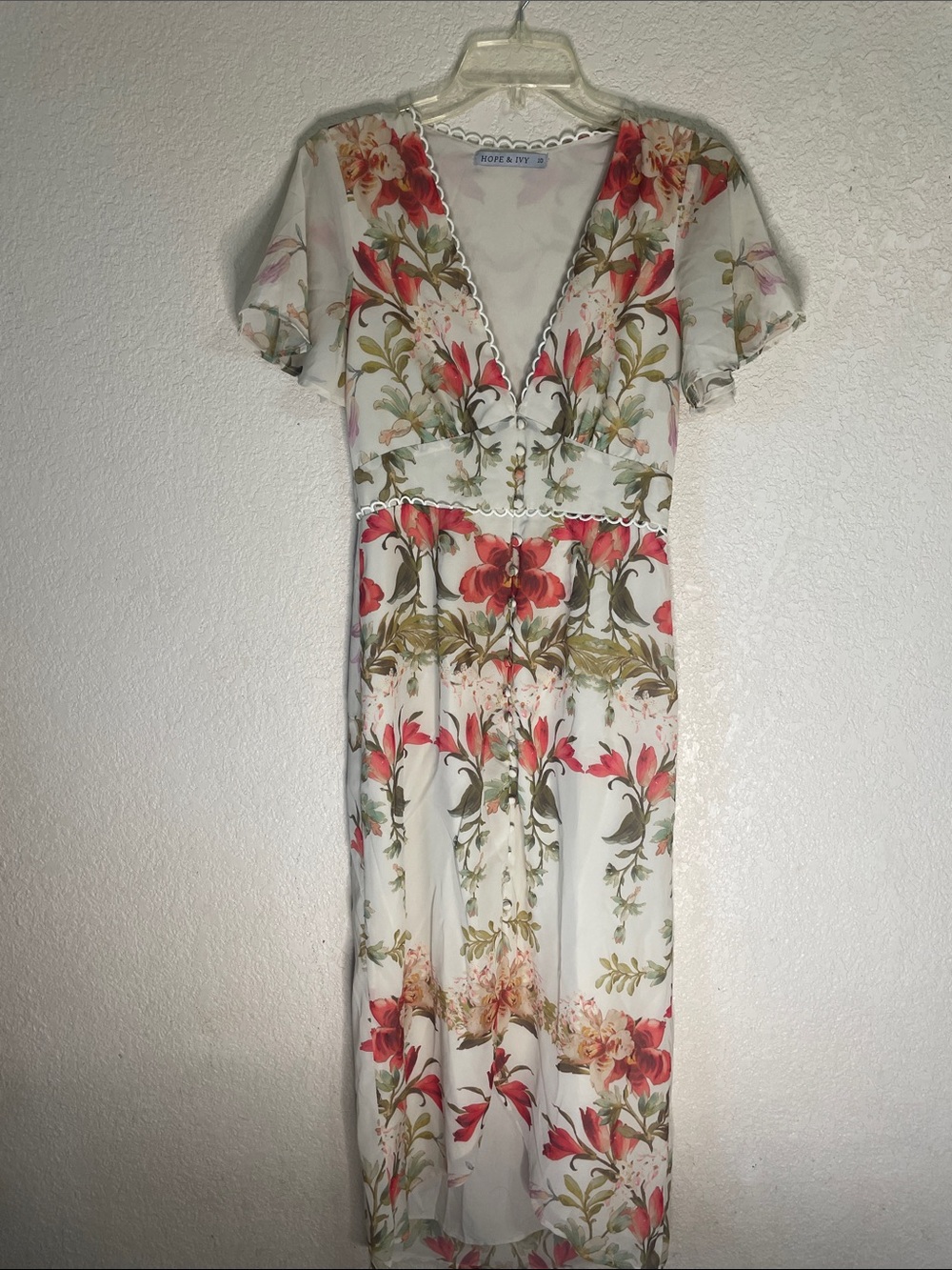 Hope & Ivy White Floral V-Neck Vintage Look Dress